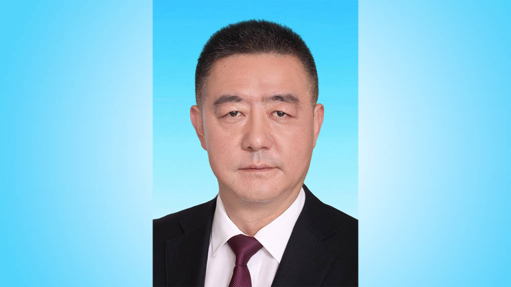 去年出任巴中市委常委、常務(wù)副市長的李本勇，已轉(zhuǎn)崗市人大:西鳳酒
