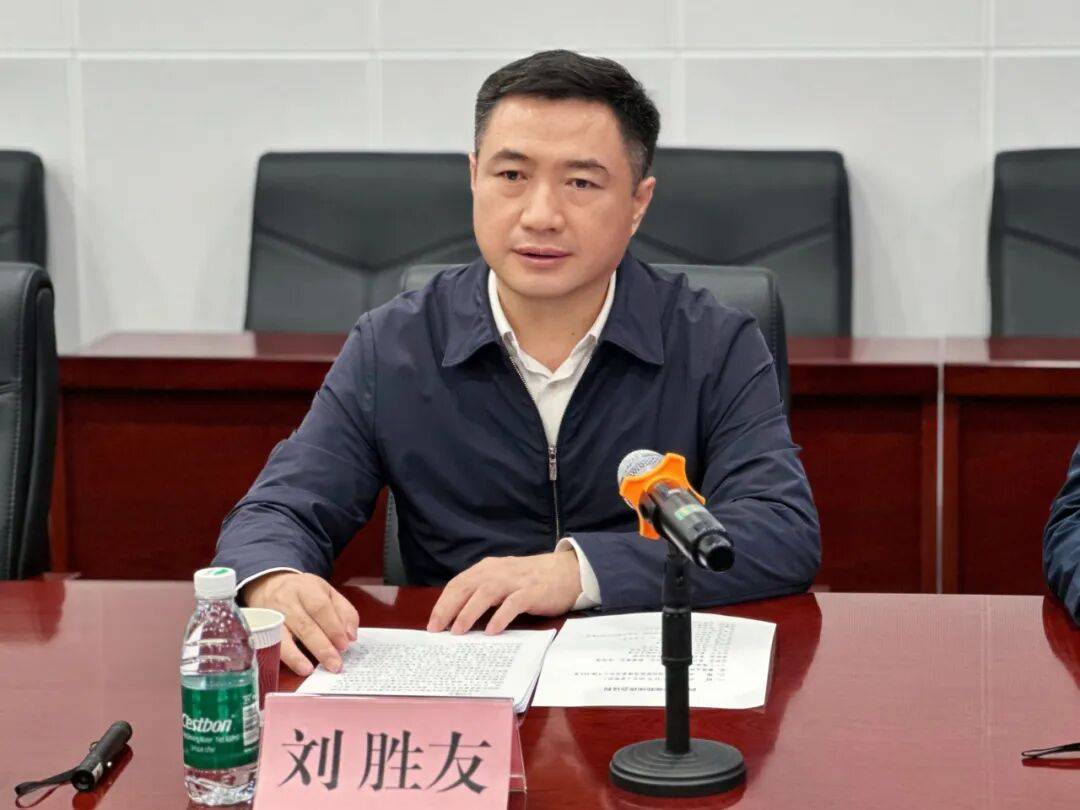 廣西北部灣港集團(tuán)董事長劉勝友出任柳州市委副書記<strong></p>
<p>西鳳酒
</strong>，提名為市長候選人:西鳳酒
