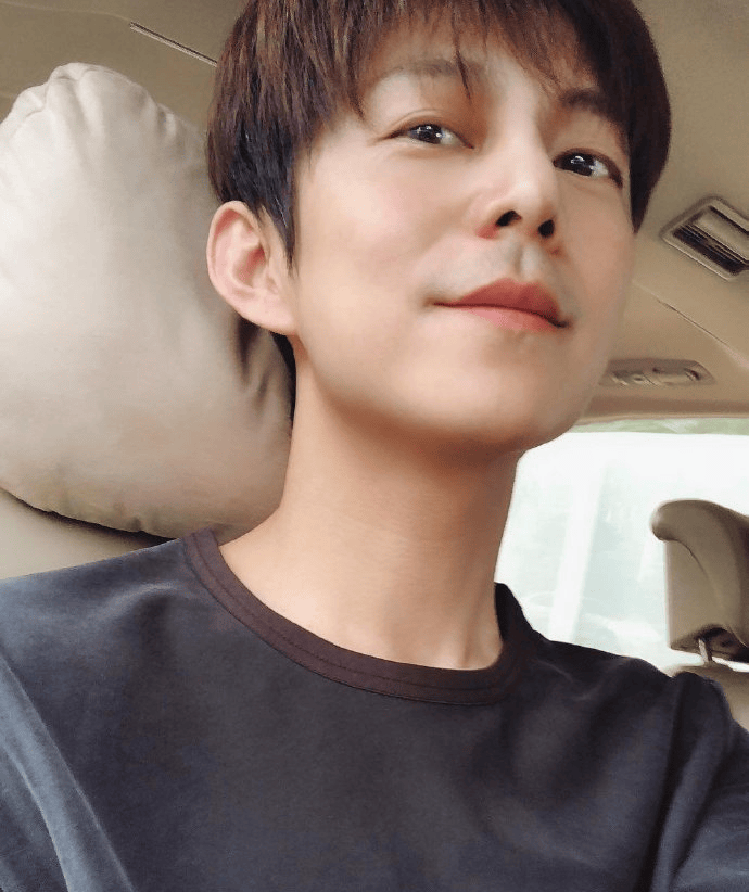 51歲何炅坦言：精力大不如前<strong></p>
<p>西鳳酒
</strong>，我現(xiàn)在特別痛苦，又近視又老花:西鳳酒
