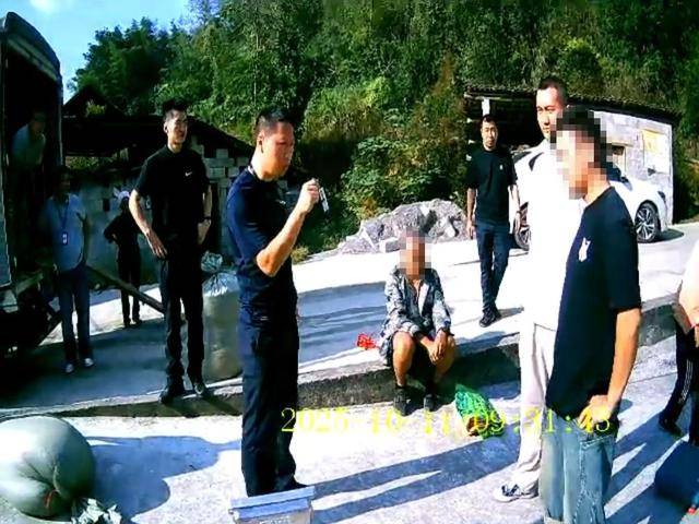 100斤玉米上秤秒變60斤？貴州一村民遭“鬼秤”騙糧！民警出手<strong></p>
<p>西鳳酒
</strong>，5人被拘:西鳳酒
