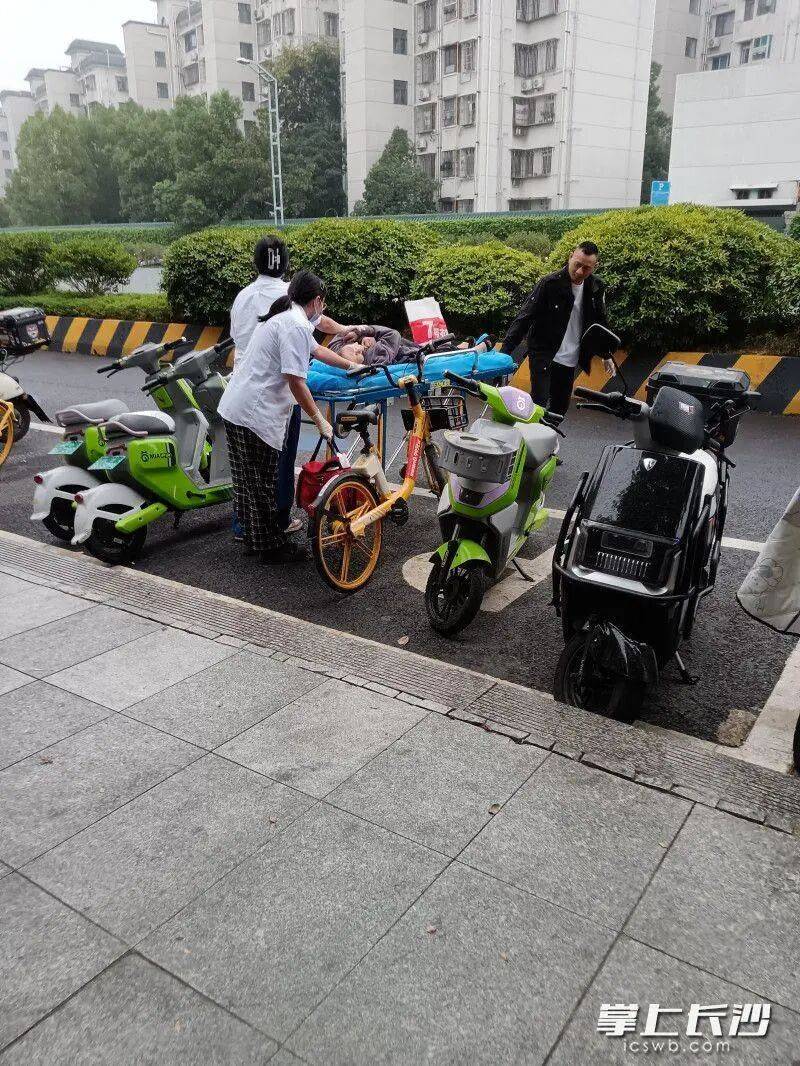 事發(fā)湖南烈士公園！80多歲老人不慎落湖<strong></p>
<p>西鳳酒
</strong>，眾多市民合力救助:西鳳酒
