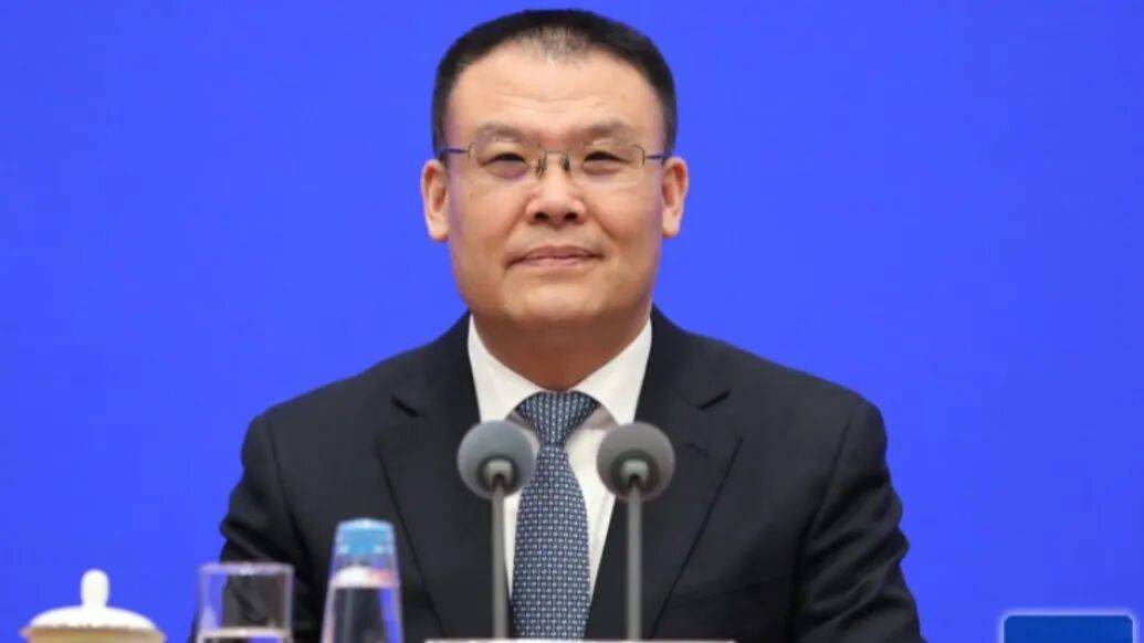 財(cái)政部副部長(zhǎng)王東偉履新安徽省委常委<strong></p>
<p>西鳳酒
</strong>，河南唐河人:西鳳酒
