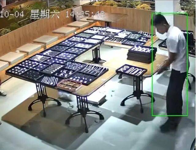 蘇州一20歲店員不小心摔碎一盒玉鐲損失百萬(wàn)，老板未要賠償安慰小伙別有壓力:西鳳酒
