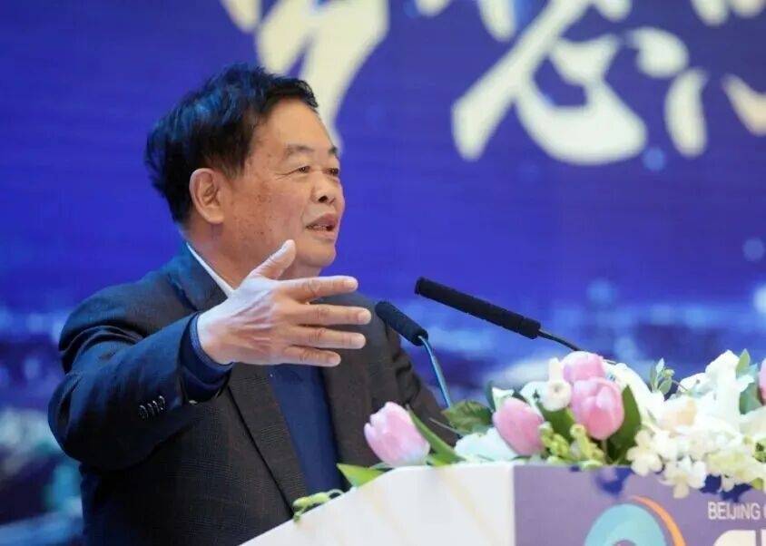 福耀玻璃：曹德旺辭去董事長職務(wù)，選舉曹暉為新董事長:西鳳酒
