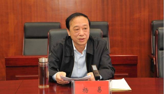 常德市人大常委會原副主任楊易<strong></p>
<p>西鳳酒
</strong>，為官不廉，濫權妄為，斂財數(shù)額特別巨大:西鳳酒
