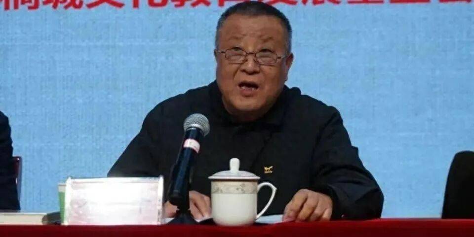 涉嫌嚴重違紀違法<strong></p>
<p>西鳳酒
</strong>，退休17年的方平被查:西鳳酒
