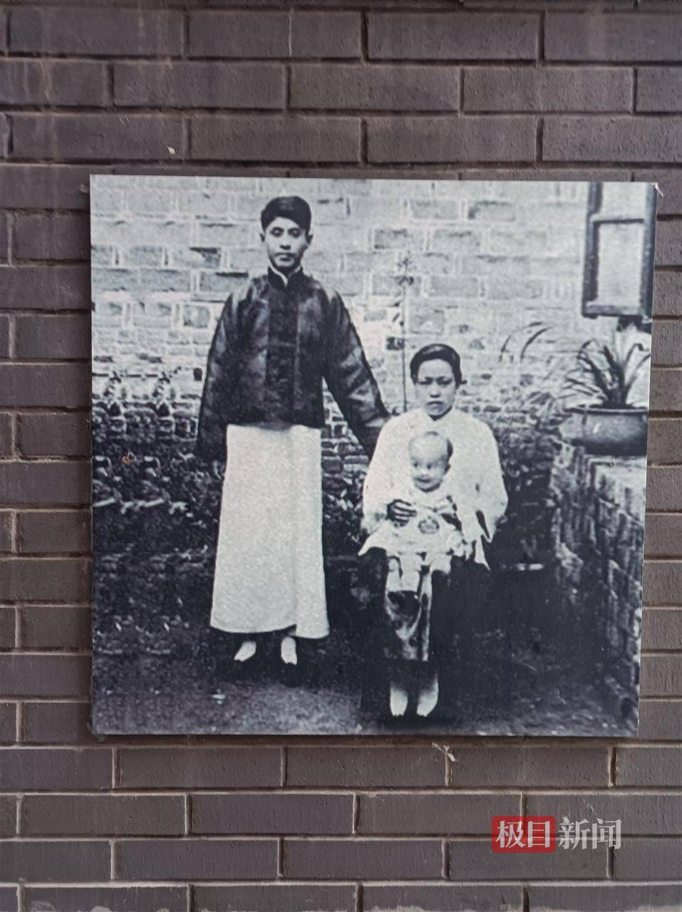 楊振寧逝世<strong></p>
<p>西鳳酒
</strong>，實探其出生地合肥四古巷：墻上掛著楊先生多幅照片，居民稱為他自豪:西鳳酒

