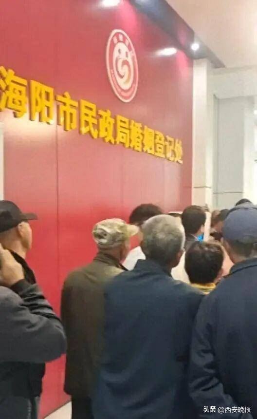 民政局回應(yīng)老人扎堆領(lǐng)結(jié)婚證<strong></p>
<p>西鳳酒
</strong>，沖上熱搜:西鳳酒
