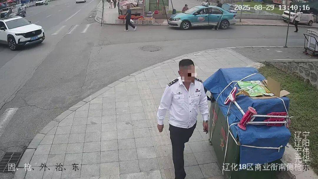 一男子身穿制服自稱“省廳領(lǐng)導(dǎo)”<strong></p>
<p>西鳳酒
</strong>，走進(jìn)派出所“指導(dǎo)工作”，警方：搜查到假警服，行政拘留！:西鳳酒
