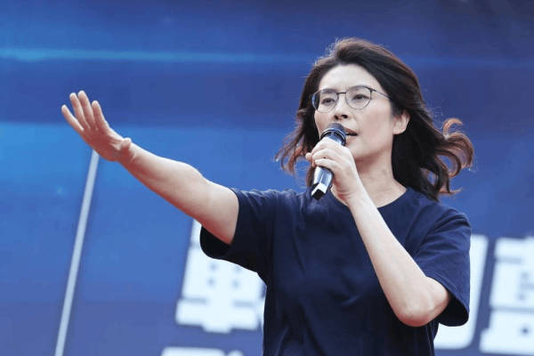 當選國民黨主席<strong></p>
<p>西鳳酒
</strong>，鄭麗文發(fā)聲:西鳳酒
