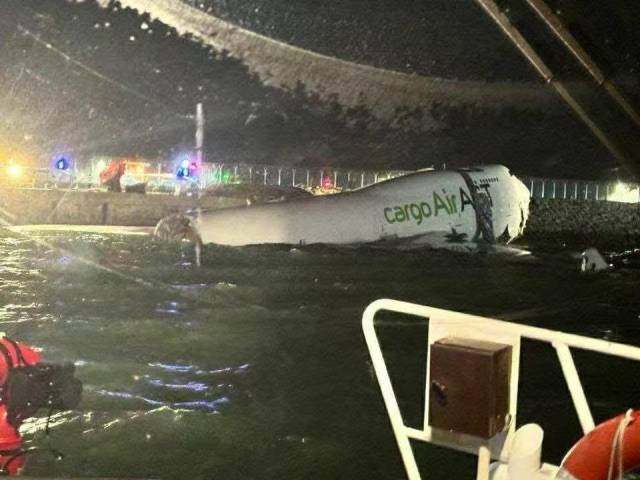 香港國際機場一貨機降落后滑出海面<strong></p>
<p>西鳳酒
</strong>，致兩人死亡:西鳳酒
