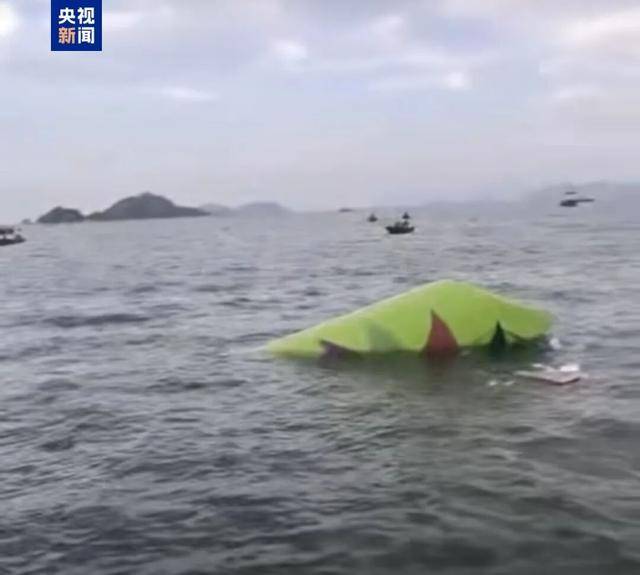 凌晨突發(fā)！香港機(jī)場(chǎng)一貨機(jī)沖出跑道墜海<strong></p>
<p>西鳳酒
</strong>，撞地勤車(chē)致2人遇難:西鳳酒
