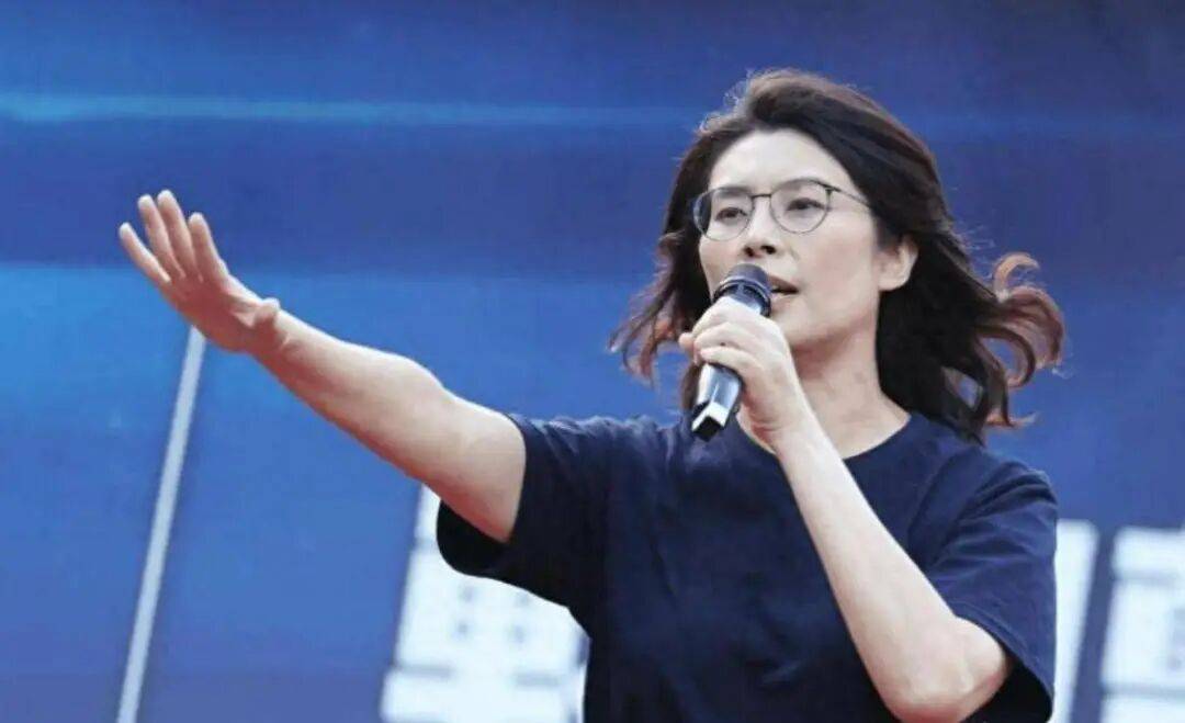 與鄭麗文交流，中國(guó)人的志氣、骨氣、底氣:西鳳酒
