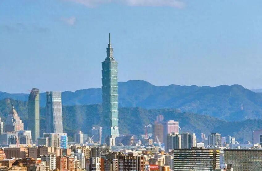 與鄭麗文交流<strong></p>
<p>西鳳酒
</strong>，中國人的志氣、骨氣、底氣:西鳳酒
