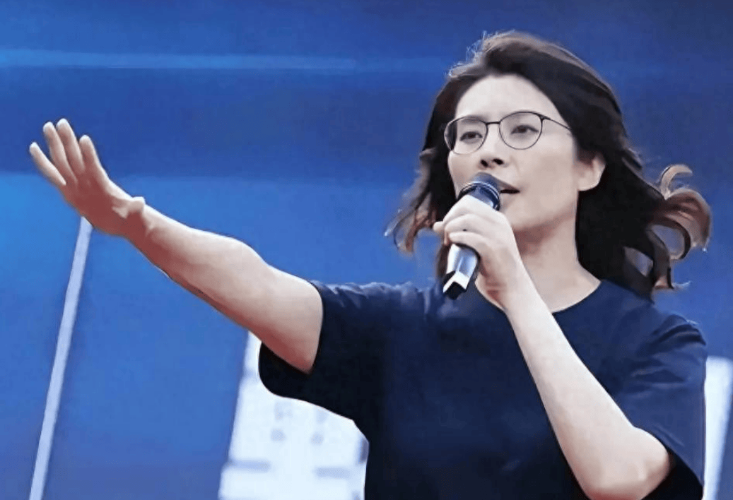 沉寂24小時(shí)后，大陸致賀電，鄭麗文遞出三句話，兩岸同屬中華民族:西鳳酒
