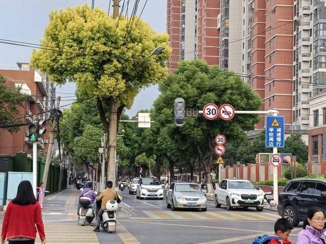 武漢多個小區(qū)接連宣布：免費對外開放<strong></p>
<p>西鳳酒
</strong>！:西鳳酒
