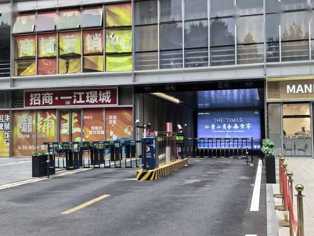 武漢多個小區(qū)接連宣布：免費對外開放<strong></p>
<p>西鳳酒
</strong>！:西鳳酒
