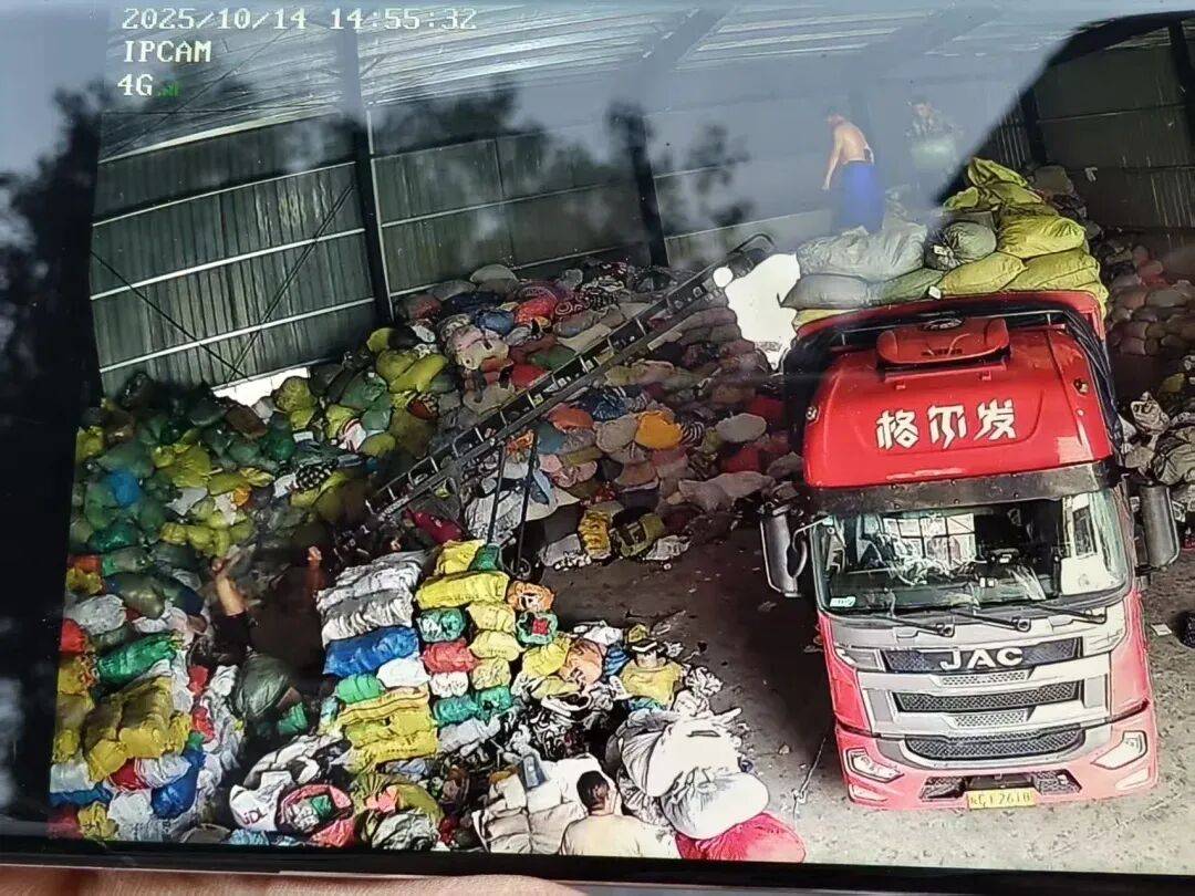 女生5.4元誤賣奶奶藏有13萬黃金的舊衣<strong></p>
<p>西鳳酒
</strong>，回收站回應：未安裝監(jiān)控也沒發(fā)現(xiàn)金器:西鳳酒

